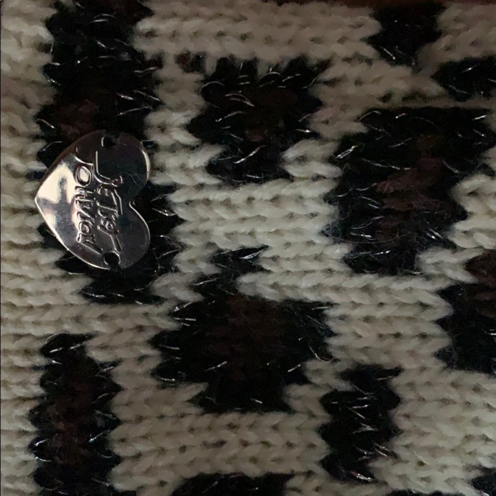 Scarf - Picture 2 of 3